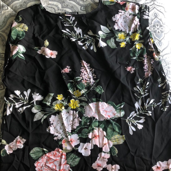 Top - Picture 2 of 2